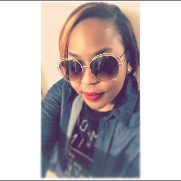 Gold Frame Sunglasses - Picture 4 of 5